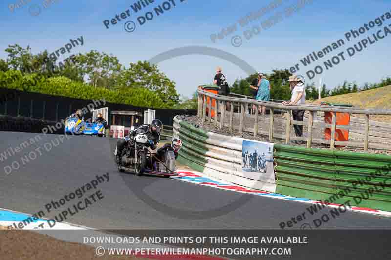 Vintage motorcycle club;eventdigitalimages;mallory park;mallory park trackday photographs;no limits trackdays;peter wileman photography;trackday digital images;trackday photos;vmcc festival 1000 bikes photographs